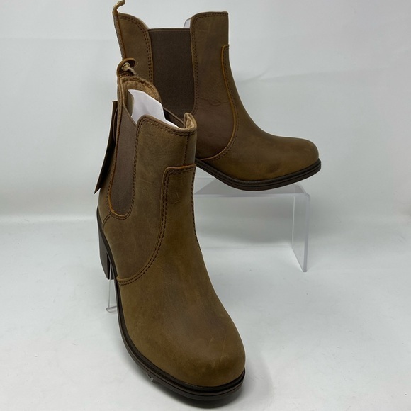 Kodiak Shoes - NWT KODIAK GOLD HENNA WATERPROOF LEATHER BOOTS SIZE 9